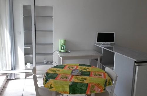 Lannion Apartment | Bright, quiet gîte close to the pink granite coast