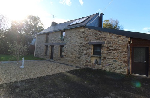 Sainte-Anne-sur-Brivet House | Bright stone house with veranda & garden, sleeps 8, between Nantes and the sea