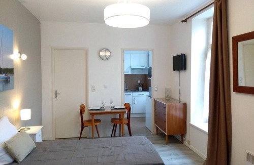 Rochefort Apartment | Bright studio 13 near the thermal baths - Classified 2*.