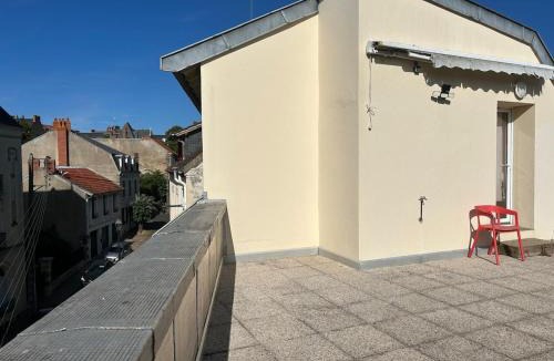 Neris-les-Bains Apartment | Bristol Manor N20 terrasse cuisine et chambre