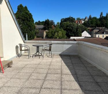 Neris-les-Bains Apartment | Bristol Manor N20 terrasse cuisine et chambre