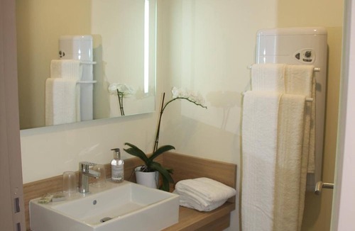 Mormant-sur-Vernisson Hotel | Brit Hotel Montargis