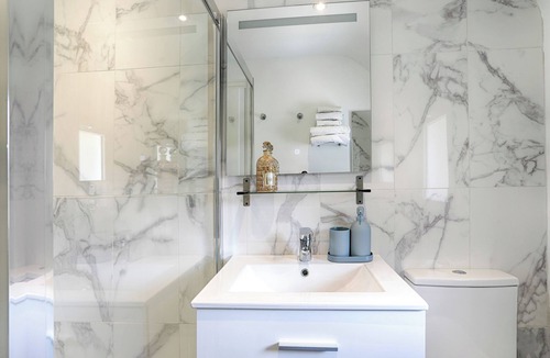 Auray Hotel | Brit Hotel Le Branhoc