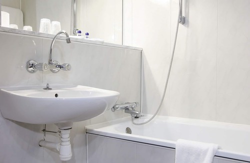 Fumel Hotel | Brit Hotel Vallee du Lot