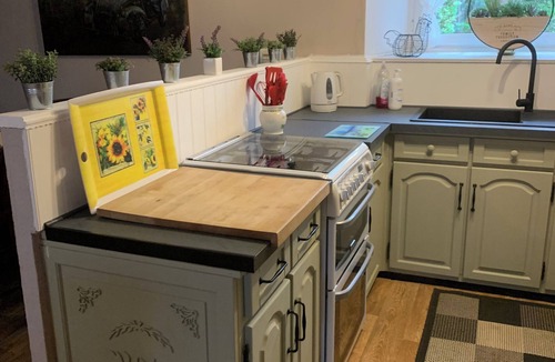 Plouguenast Cottage | Brittany Cottage Sleeps 6. Heated Pool. Free Wifi. Satellite TV. Pet Friendly