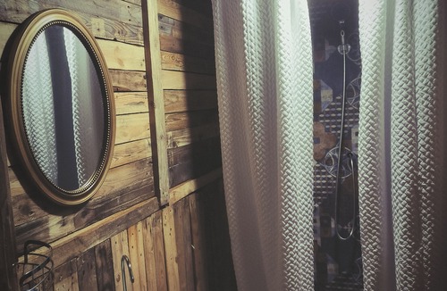 Lapalisse House | Brocante-style lodge tent with private Jacuzzi