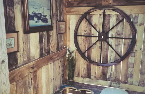 Lapalisse House | Brocante-style lodge tent with private Jacuzzi