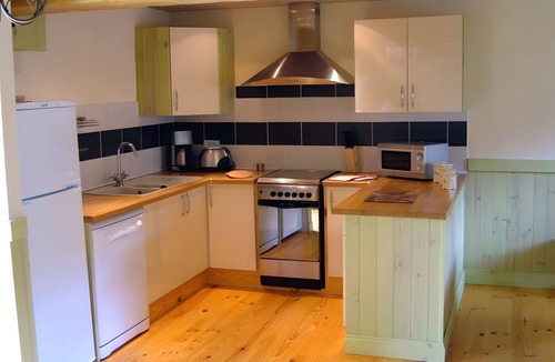 Nehou House | Bumpkin Cottage – La Mare Chappey, Family-Friendly, Heated Pool