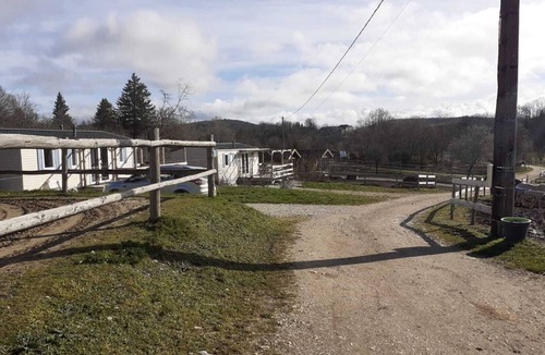 Le Frasnois House | Bungalow 1: Lakes 800m and Cascades 2km away
