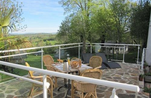 Banes House | Bungalow Confortable en Campagne à Argences-en-Aubrac avec Piscine