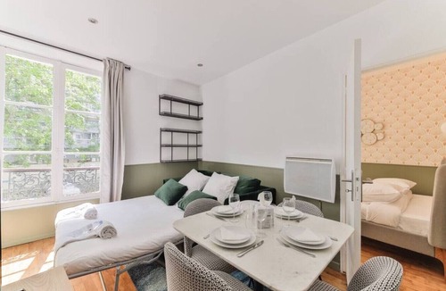 La Villette Apartment | Buttes-Chaumont canal st martin&trains stations!