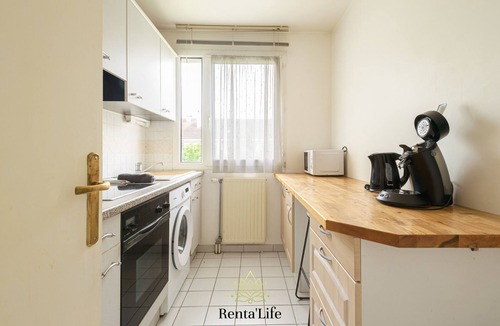Bussy-Saint-Georges Apartment | Buxengeorgiens Giroust - T2- 10min to DisneyLand