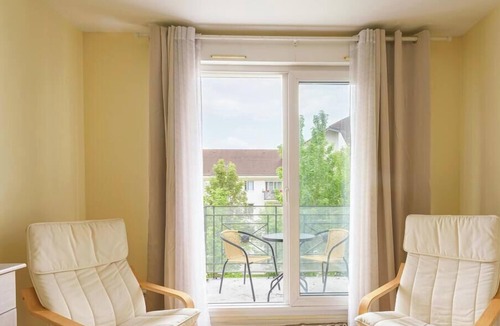 Bussy-Saint-Georges Apartment | Buxengeorgiens Giroust - T2- 10min to DisneyLand