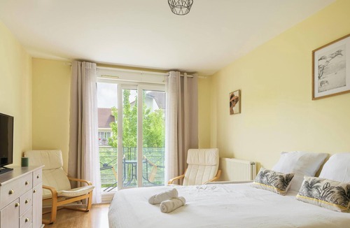 Bussy-Saint-Georges Apartment | Buxengeorgiens Giroust - T2- 10min to DisneyLand