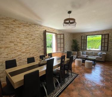 Courtenay Villa | BY NEPTUNE - La Maison Courtenay Piscine Privée, Événement autorisé