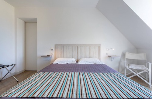 Moelan-sur-Mer Bed & Breakfast | Côté Bâbord Guest Room with Sea View, Shared Terrace and Wi-Fi