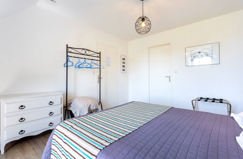 Moelan-sur-Mer Bed & Breakfast | Côté Bâbord Guest Room with Sea View, Shared Terrace and Wi-Fi
