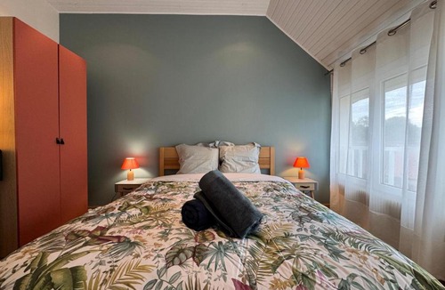 Saint-Martin-de-Brethencourt Apartment | Côté Place - Appartement centre