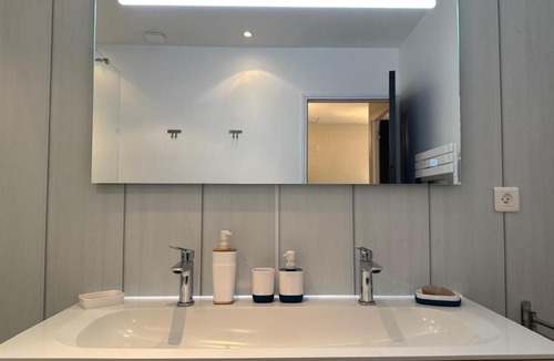 Saint-Martin-de-Brethencourt Apartment | Côté Place - Appartement centre