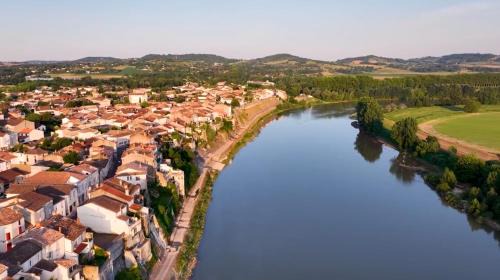 Tonneins Hotel | CÔTE GARONNE le BALCON DES DAMES -hôtel et restaurant- Tonneins Fauillet Marmande - panorama sur Garonne-climatisé- accueil vélo- soirée étape- chambre famille- étape et séjour touristique-