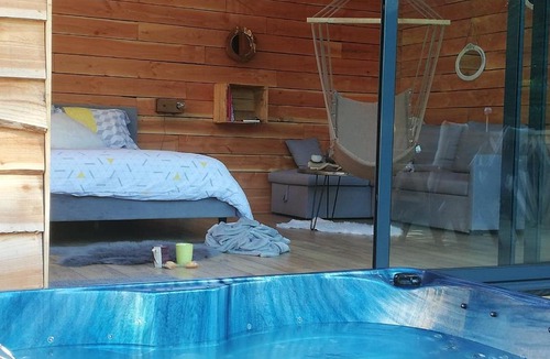 La Roche-Maurice Other | Cabane perchée avec jacuzzi