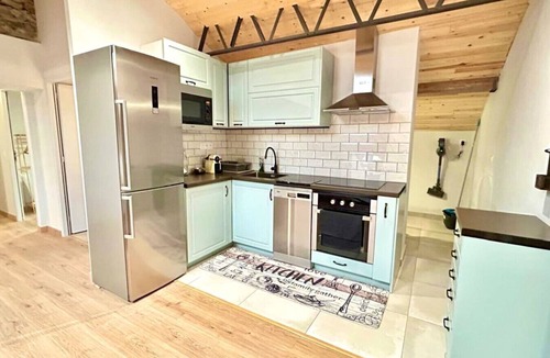 Err Apartment | CAL QuEROL ERR (àtic per 13 persones)