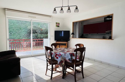 Cambo-les-Bains Apartment | Cambo-les-Bains: Quiet 2-room apartment with parking and Internet