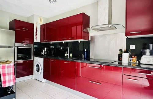 Cambo-les-Bains Apartment | Cambo-les-Bains: 3-room apartment with parking, pet-friendly