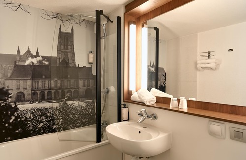Meaux Hotel | Campanile NATURE - Meaux