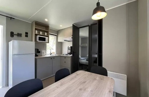 Arc-et-Senans House | Camping 3 étoiles - Piscine - ccbgbea