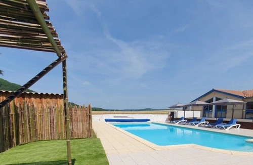 Puy-l'Eveque House | Camping 3 étoiles - Piscine - ccbgbei