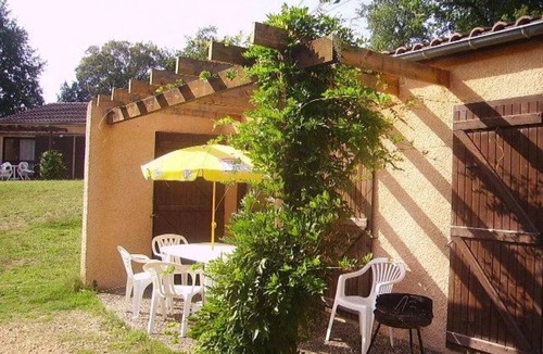 Puy-l'Eveque House | Camping 3 étoiles - Piscine - ccbgbei