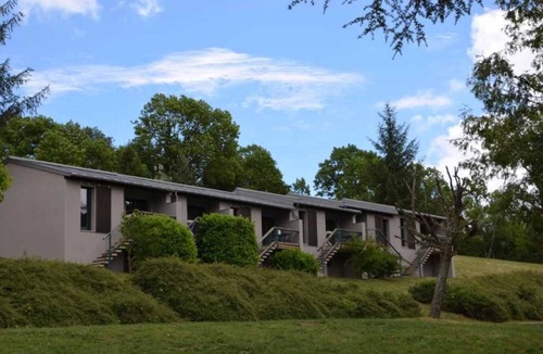 Meyrueis House | Camping 3 étoiles - Piscine - eeegge
