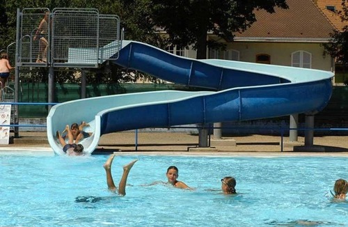 Mens House | Camping 3 étoiles - Piscine - ccbgaaf