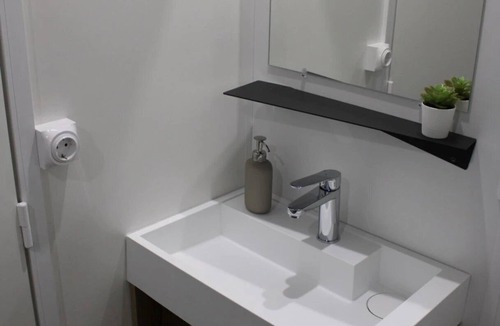 Charlieu House | Camping - ccbbcah - One Bedroom Apartment, Sleeps 2