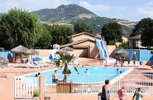 Millau House | Camping du Viaduc * - 5-room mobile home for 8/10 people