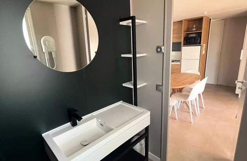 Canet-de-Salars House | Camping Le Caussanel* - Premium Loft 36m² - Air conditioning - TV 6 people