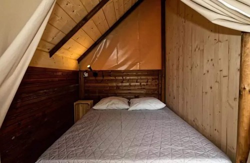 Vollore-Ville RV Rental | Camping le Grün de Chignore - Canadian 3 Rooms 4 People