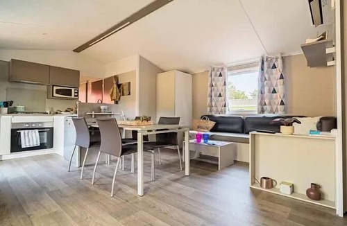 Laroque-des-Alberes House | Camping les Albères* - Mobile home Premium Jacuzzi Air-conditioned 4 rooms 6 people