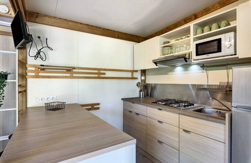 Vaulnaveys-le-Bas RV Rental | Caravan “Chalet Portland N°42” with Shared Pool