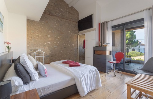 Bages Bed & Breakfast | Caribbean Room with Shared Pool and Terrace
