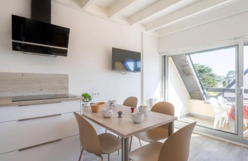 Carnac Apartment | Carnac: Duplex 2 pièces, 28m², près plage, parking, accepte animaux - FR-1-477-116
