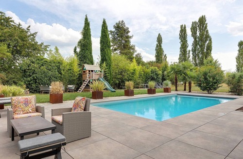 Messas House | Casa 103, cottage with shared pool