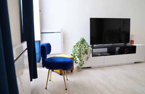 Nevers Apartment | Casa Azul Apartment – Nevers Near Train Station & City Center