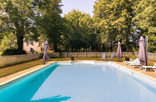 Chalais Apartment | Castle Apartment in Chaleix by Forest