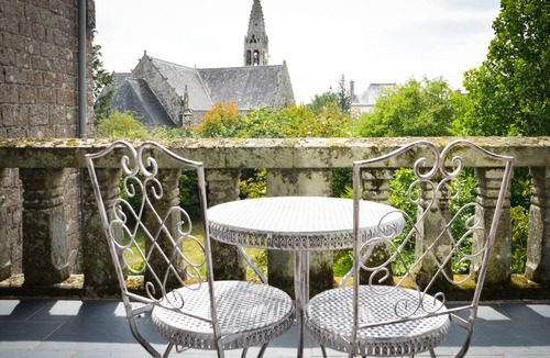 Langoelan Villa | Castle 'Gite La Renardière' with Private Pool, Private Terrace and Wi-Fi