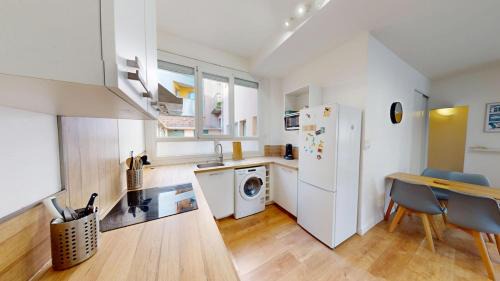 Anatole France Danton Apartment | Central Apartment 4 Bedrooms Auguste Comte