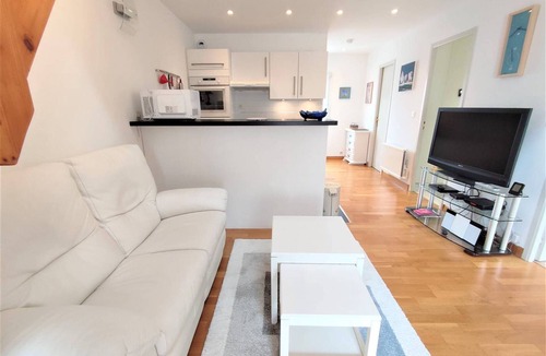 Perros-Guirec Apartment | Central Apartment with WIFI, Parking, and Balcony in Perros-Guirec
