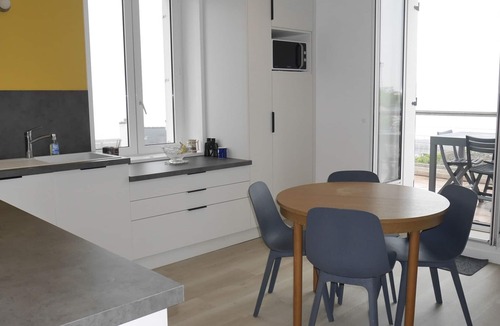 Le Palais Apartment | Central apartment with sea view terrace, pets allowed