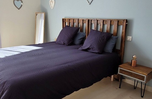 Soulages Bed & Breakfast | “Cézallier” Guest Room with Private Terrace and Jacuzzi
